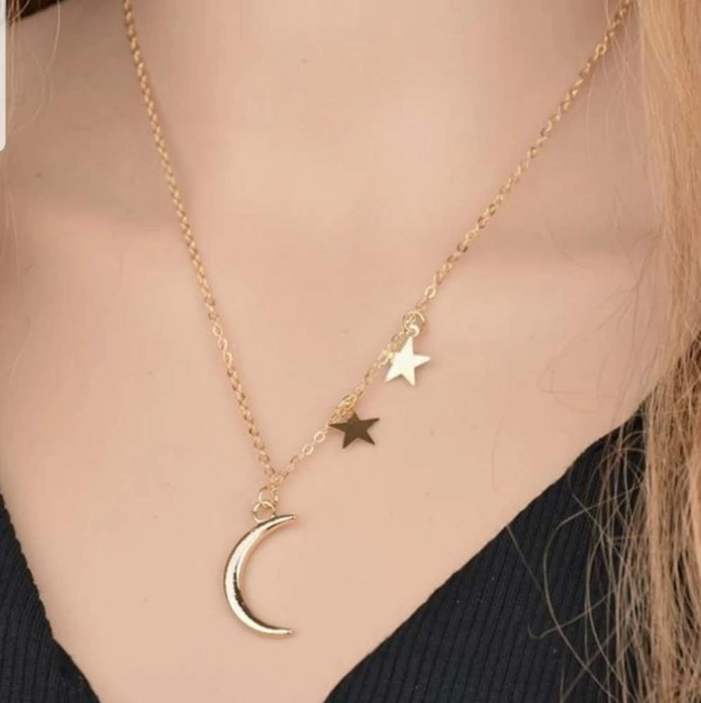 *Shawna* Moon and Star Necklace - Picture 2 of 6